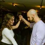 mejores clases de baile privadas y grupales en medellin, con los mejores instructores de salsa y bachata de medellin. Best salsa and bachata lessons in Medellin-Colombia. Located in Poblado and Laureles. Group and private dance lessons